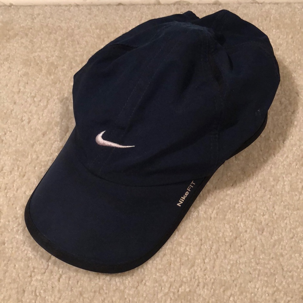 Nike navy feather light hat